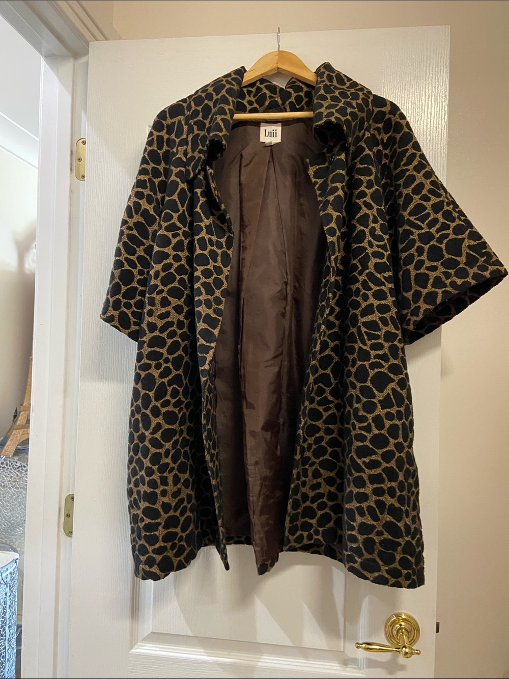 Luii Black and Brown Leopard-Print Short-Sleeve Cape Coat